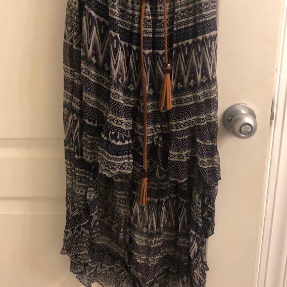 Multi color dress with belt. Strapless - Picture 3 of 3